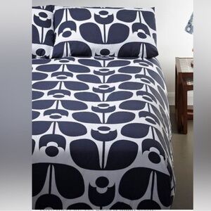 Orla Kiely Home Wallflower Duvet Cover in Midnight Blue 88” x 86”